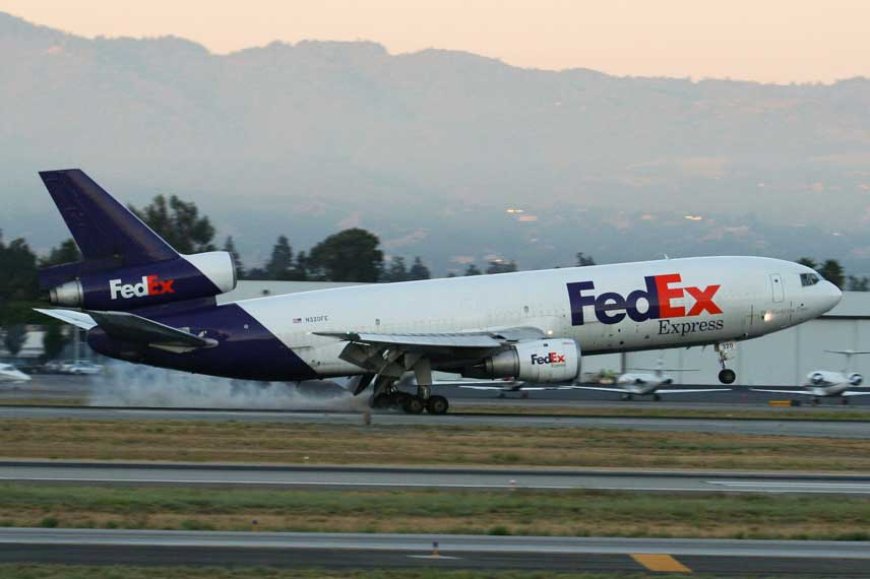 FedEx_Express_DC-10_landing