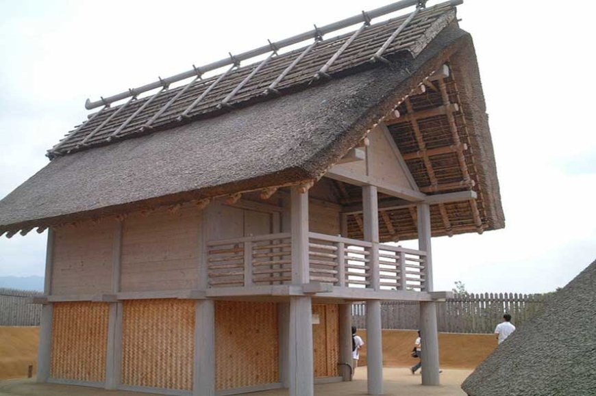 Reconstructed_raised-floor_warehouse_in_Yoshinogari