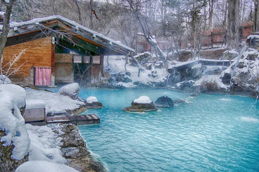 winter-bliss-japans-onsen-wonders-02