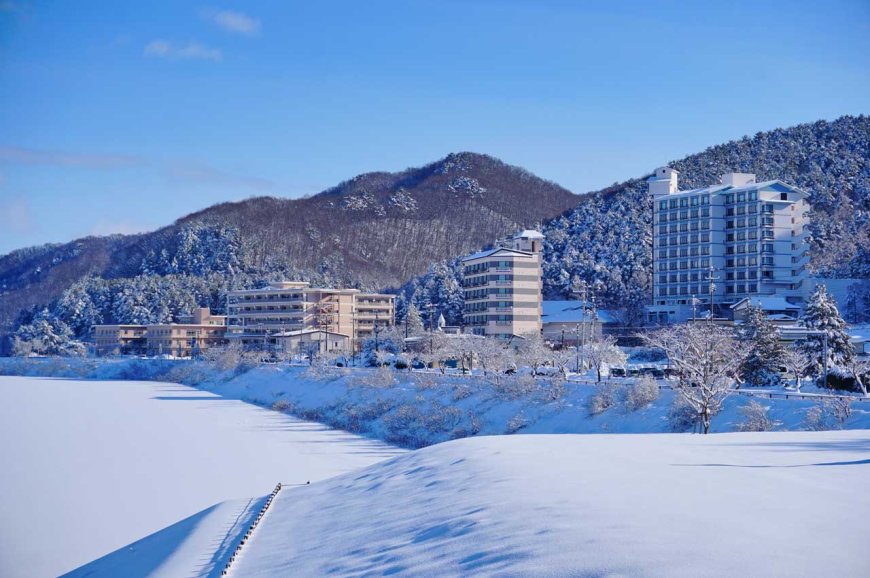 winter-bliss-japans-onsen-wonders-06