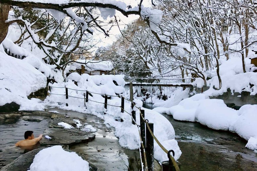 winter-bliss-japans-onsen-wonders-03