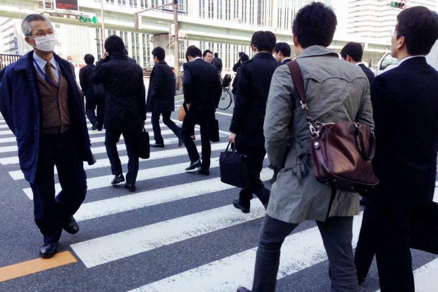 the-japanese-salaryman-a-portrait-of-dedication-and-sacrifice-03