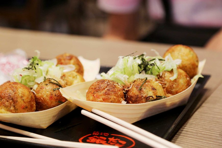 takoyaki-osakas-delightful-street-food-sensation-03