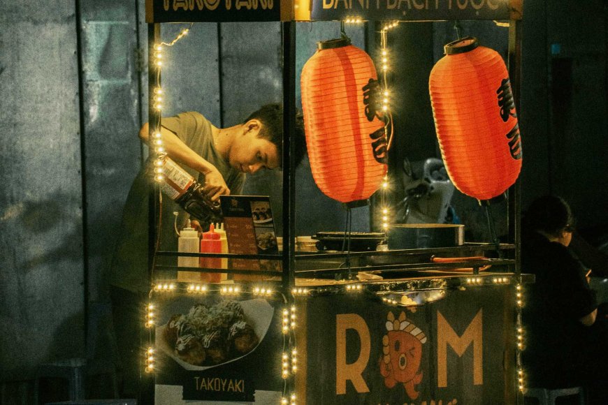 takoyaki-osakas-delightful-street-food-sensation-06