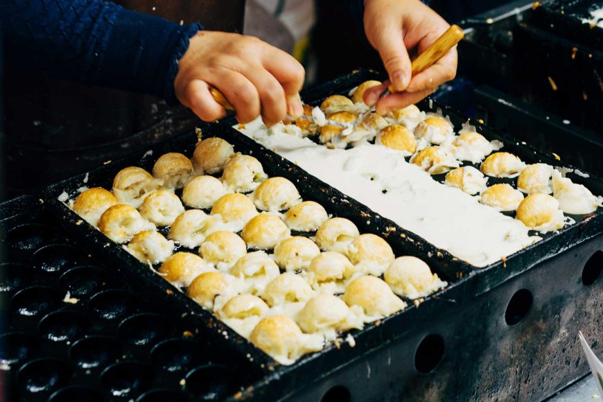 takoyaki-osakas-delightful-street-food-sensation-08