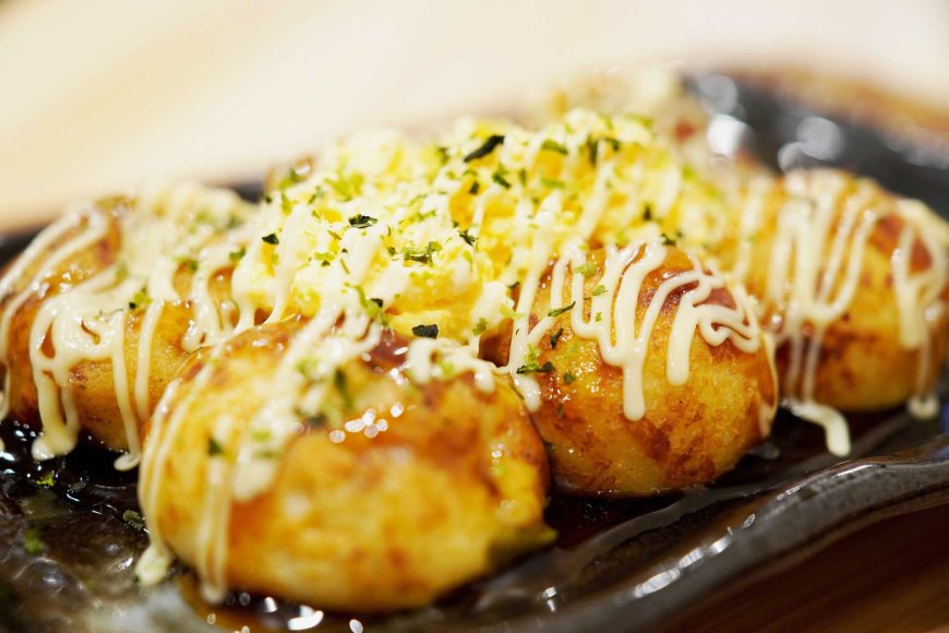 takoyaki-osakas-delightful-street-food-sensation-09