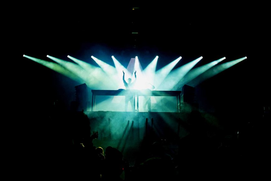 the-rise-of-virtual-idols-how-hatsune-miku-and-digital-performers-are-changing-entertainment-04