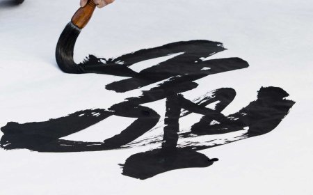 Japanese Calligraphy: The Beauty and Meaning Behind the Brush Strokes
