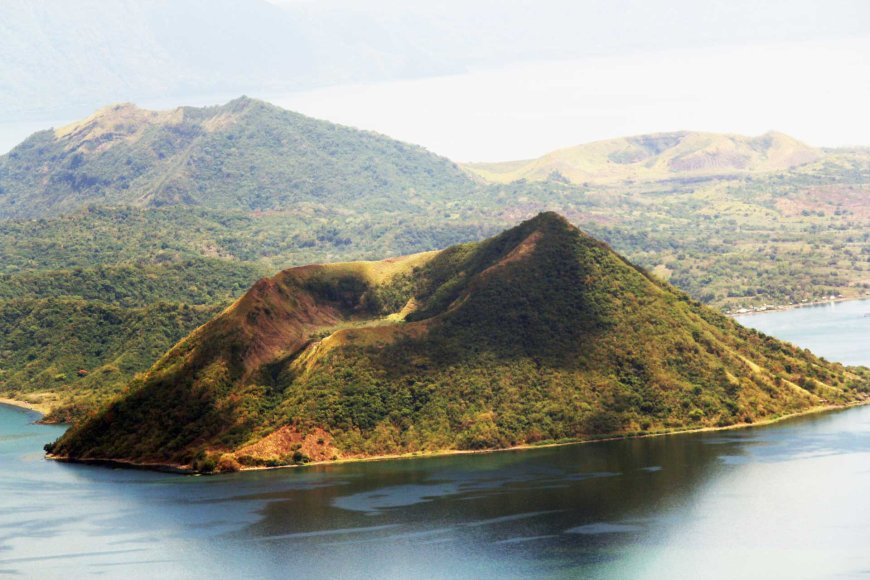 taal-volcano-beauty-danger-and-the-latest-signs-of-activity-08