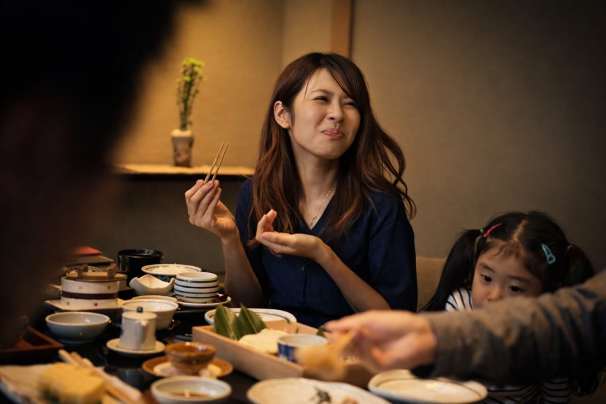 dining-etiquette-japan-what-not-to-do