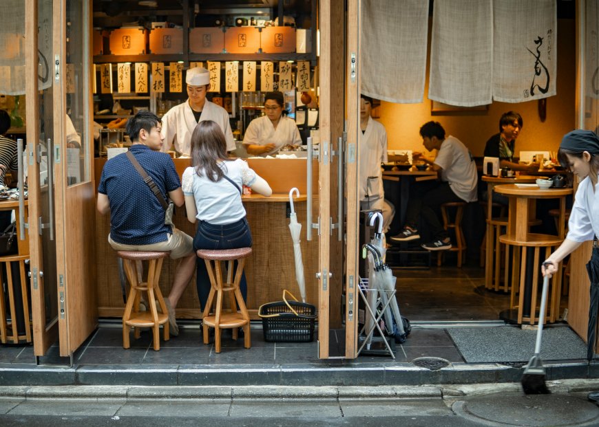 dining-etiquette-japan-what-not-to-do