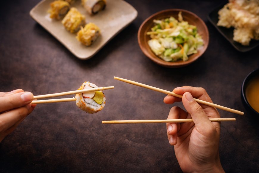 dining-etiquette-japan-what-not-to-do