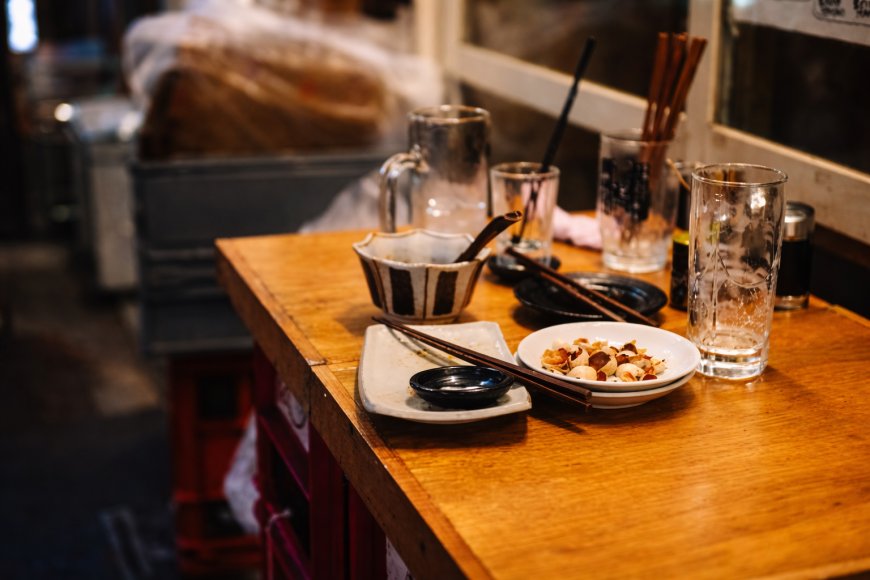 dining-etiquette-japan-what-not-to-do