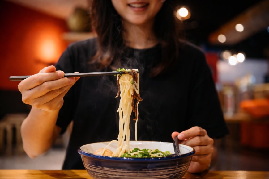 dining-etiquette-japan-what-not-to-do